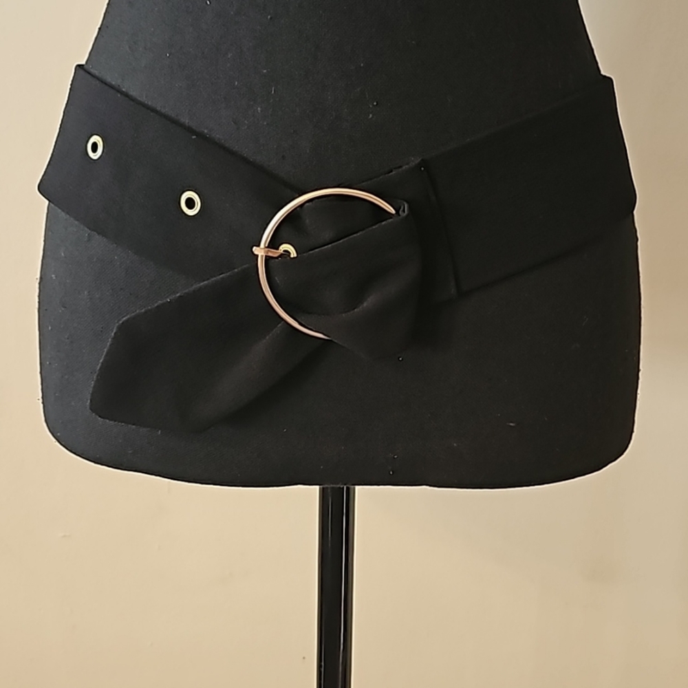 Black fabric belt NWOT.Size can fit Xs up to medium.